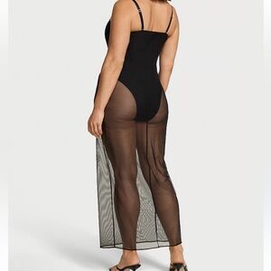 NWT VICTORIA'S SECRET
Sheer Reveal Rose Lace Corset Dress size M. Sexy